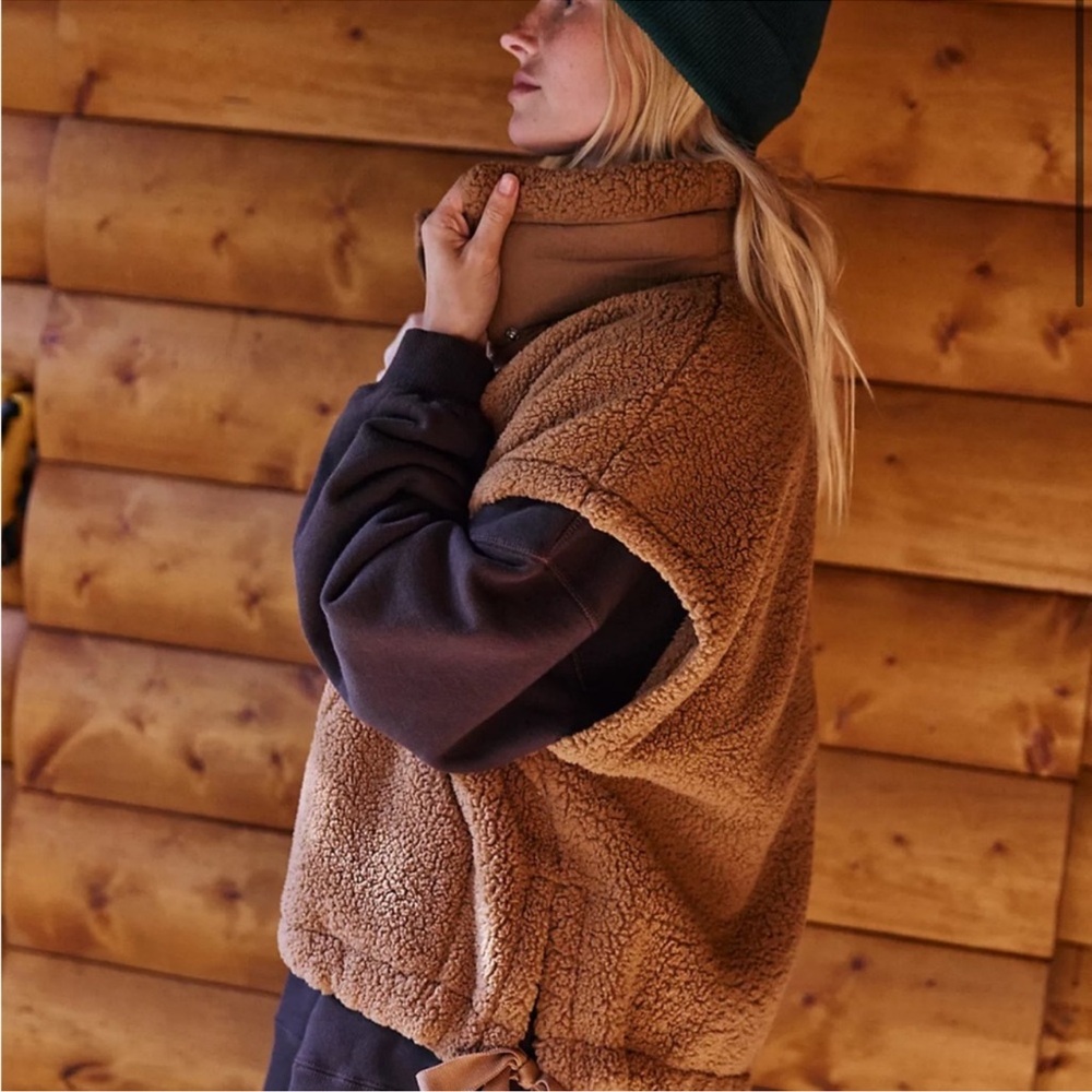 Free People FP Movement Scout It Out Twig Honey Tan Sherpa Oversized Vest Medium - Picture 2 of 10